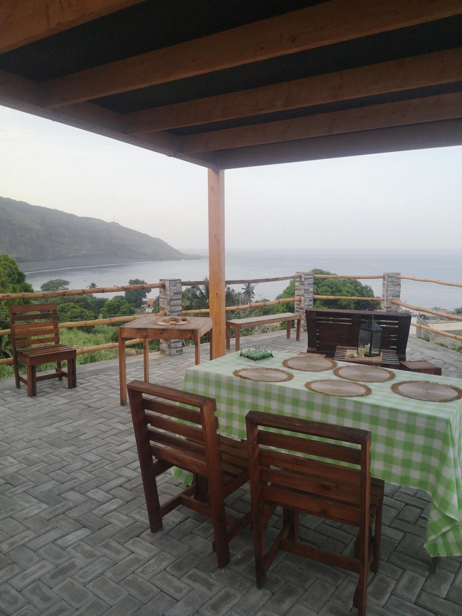 Kaza Ladera Bed and Breakfast Seladinha Exteriör bild